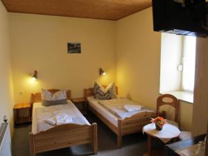 Llit o llits en una habitació de Hotel Landhaus Nassau