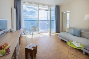 TV a/nebo společenská místnost v ubytování Strandhotel Senftenberger See
