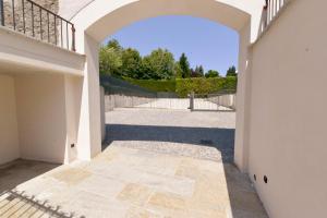 an empty courtyard with an archway in a building at Casa Josa - WelcHome in Cannobio +2 photos