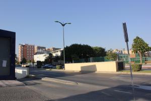 マラガにあるCarlos Haya Mare Nostrum 1の道路灯付通路