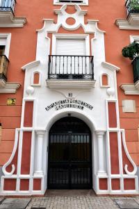 The facade or entrance of WonderStays Apartamentos Maribel