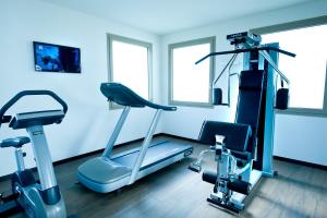 The fitness centre and/or fitness facilities at Viola Mhotel