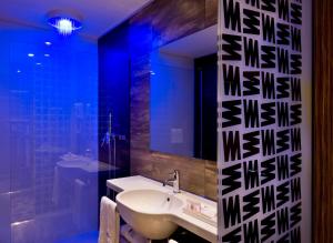 A bathroom at Viola Mhotel