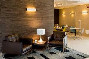 A seating area at Viola Mhotel