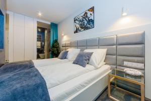 Posteľ alebo postele v izbe v ubytovaní Zigzak Apartments Superior 10B