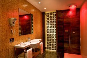 A bathroom at Viola Mhotel
