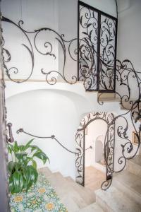a stairway with a mirror and a plant at Casa Passalacqua in Positano