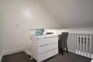 Rúm í herbergi á Fashionable loft APT UNIT # 5