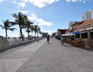 Gestir sem dvelja á Stylish Hobe loft cozy beach UNIT #3