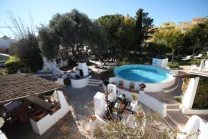 an overhead view of a swimming pool in a yard at Quinta do Caracol in Tavira