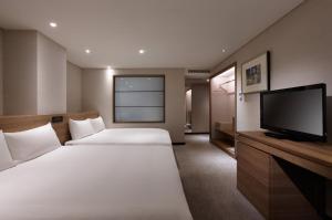 Letto o letti in una camera di Royal Inn Taipei Nanxi - MRT Zhongshan Station