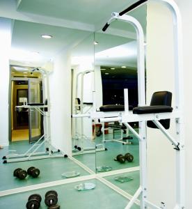 Fitness centrum a/nebo fitness zařízení v ubytování Club 218 Panoráma Apartman