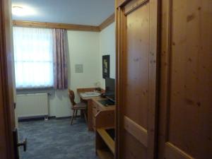 TV a/nebo společenská místnost v ubytování Hotel Hubertus