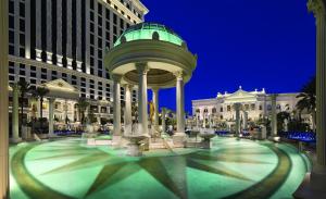 Bazén v ubytování Caesars Palace Hotel & Casino nebo v jeho okolí