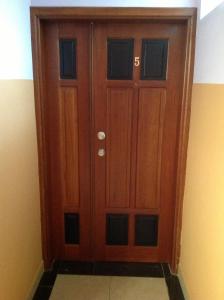 a wooden door in a room with a wall at Bastos'Appart YAOUNDE in Yaoundé