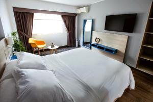 Rúm í herbergi á Daniel's Apart Hotel