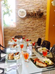 Makanan di atau berdekatan hotel