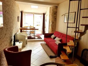 a living room with a red couch and a table at Maison Arles in Arles