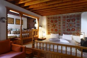 Postel nebo postele na pokoji v ubytování Melenos Art Boutique Hotel + 37 fotografií