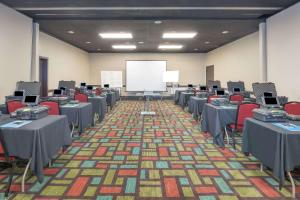 Konferenční prostory v ubytování Wyndham Garden Midland + 32 fotografií