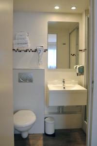 Koupelna v ubytování Hôtel Des Quatrans