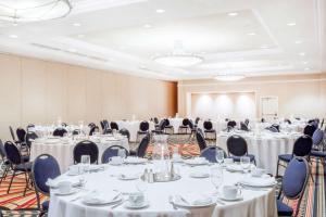 a conference room with tables and chairs with white tablecloths at Wyndham Gettysburg Hotel & Conference Center in Gettysburg +67 photos