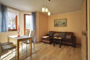 Posedenie v ubytovaní Apartamenty "MILENA"
