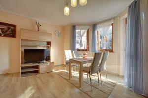 Posedenie v ubytovaní Apartamenty "MILENA"