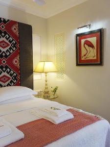 Postel nebo postele na pokoji v ubytování Artizan Liston Suites