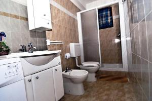 Kúpeľňa v ubytovaní Apartments Marko Novigrad