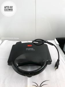 a black toaster sitting on top of a table at Mar de Boipeba in Ilha de Boipeba