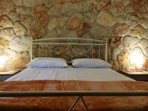 Postel nebo postele na pokoji v ubytování Rahona Villas + 30 fotografií