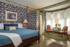 Ένα ή περισσότερα κρεβάτια σε δωμάτιο στο Mira Monte Inn & Suites