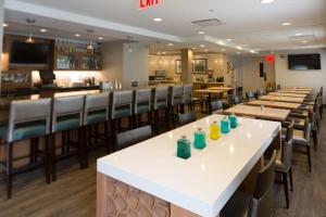 a restaurant with tables and chairs and a bar at Best Western Gregory Hotel in Brooklyn