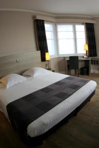 Postel nebo postele na pokoji v ubytování Hotel Arriate