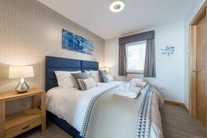 Postel nebo postele na pokoji v ubytování Dalriada Lodges Craigeven