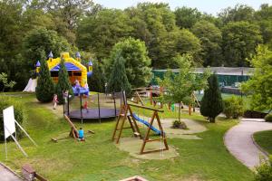- Vistas aéreas a un parque con parque infantil en Appartment in Freizeitpark, en Wiesloch