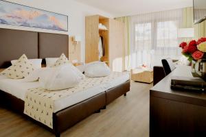 A bed or beds in a room at Hotel Venetblick
