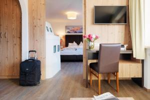 A television and/or entertainment centre at Hotel Venetblick