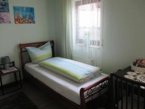 Ένα ή περισσότερα κρεβάτια σε δωμάτιο στο Apartment in Behringersmühle