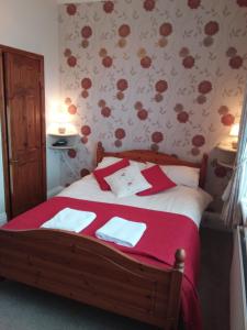 Postel nebo postele na pokoji v ubytování Boulmer Guest House