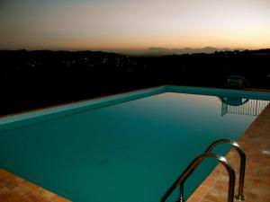 The swimming pool at or close to Il Gallo Del Vicino