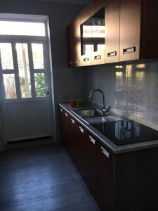 Kuchyň nebo kuchyňský kout v ubytování Apartment Kumicic - 3 Bedrooms