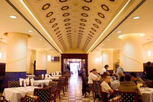 Reštaurácia alebo iné gastronomické zariadenie v ubytovaní Ramblas Hotel