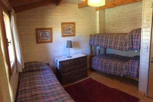 Una cama o camas cuchetas en una habitación  de Casa Lago Meliquina