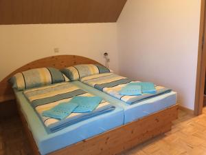 Un pat sau paturi într-o cameră la Hochfellner