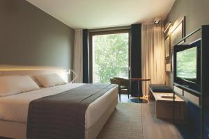 Rúm í herbergi á Parc Hotel Billia