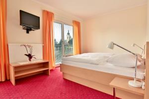 Rúm í herbergi á Hotel Reineldis