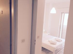 A bed or beds in a room at Korona Beach Apartments II