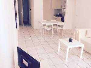 A kitchen or kitchenette at Korona Beach Apartments II